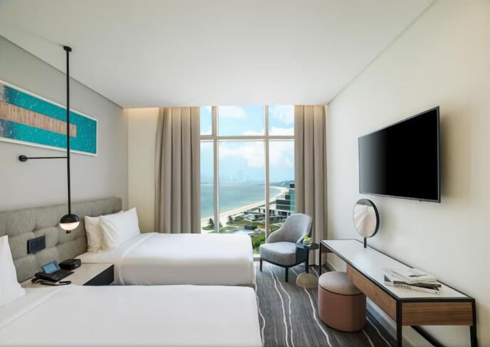 Фото Th8 Palm Dubai Beach Resort by IHG Dubai