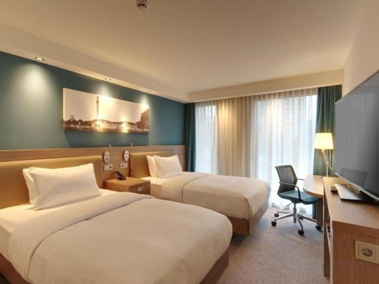 Фото Hampton by Hilton Stuttgart City Centre