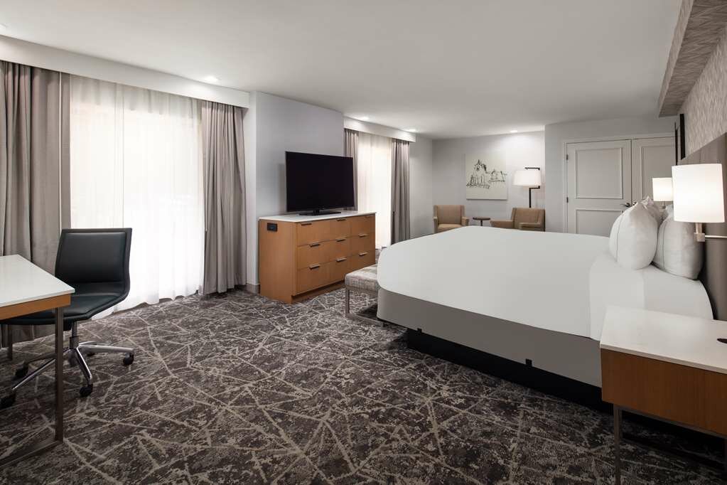 Фото Doubletree by Hilton Sacramento
