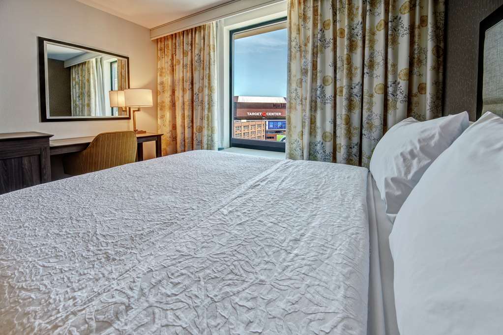 Фото Hampton Inn & Suites Minneapolis Downtown