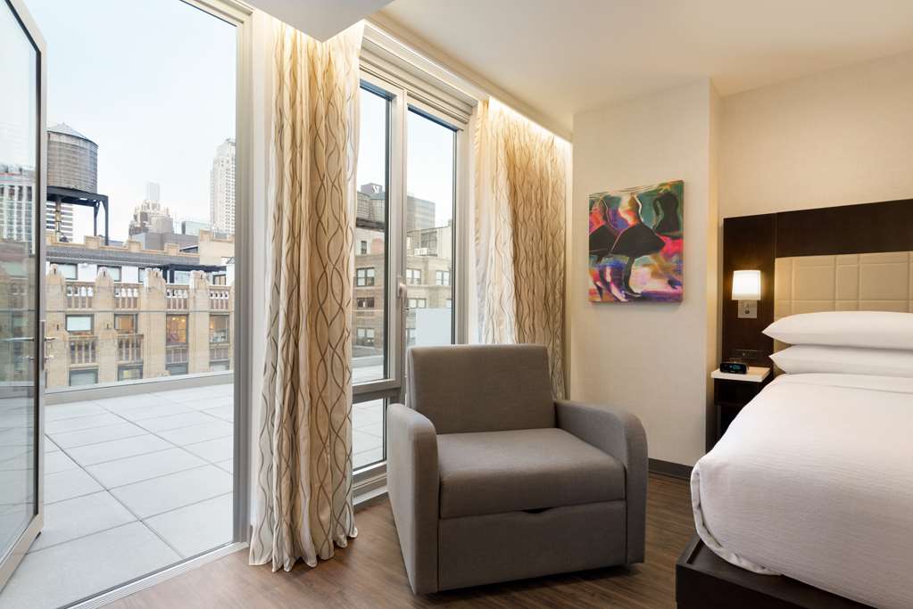 Фото Embassy Suites by Hilton New York Manhattan Times Square