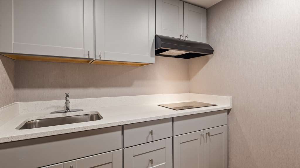 Фото Best Western Plus Portsmouth Hotel & Suites