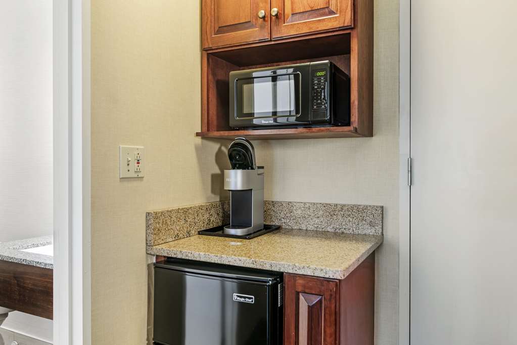 Фото Best Western Springfield Hotel