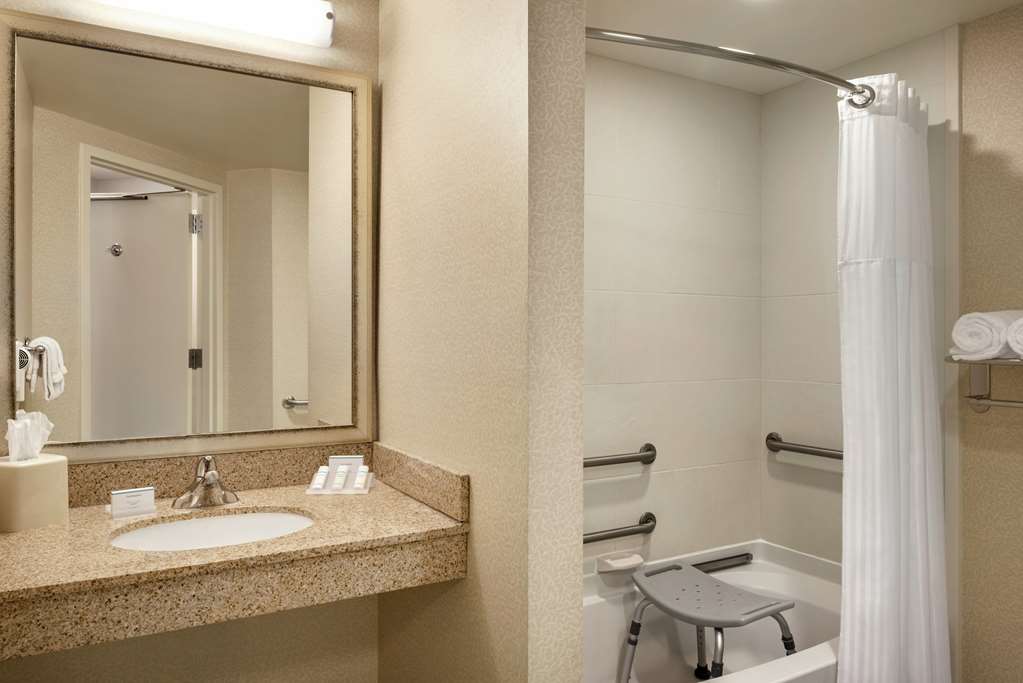 Фото Hilton Garden Inn Minneapolis Downtown