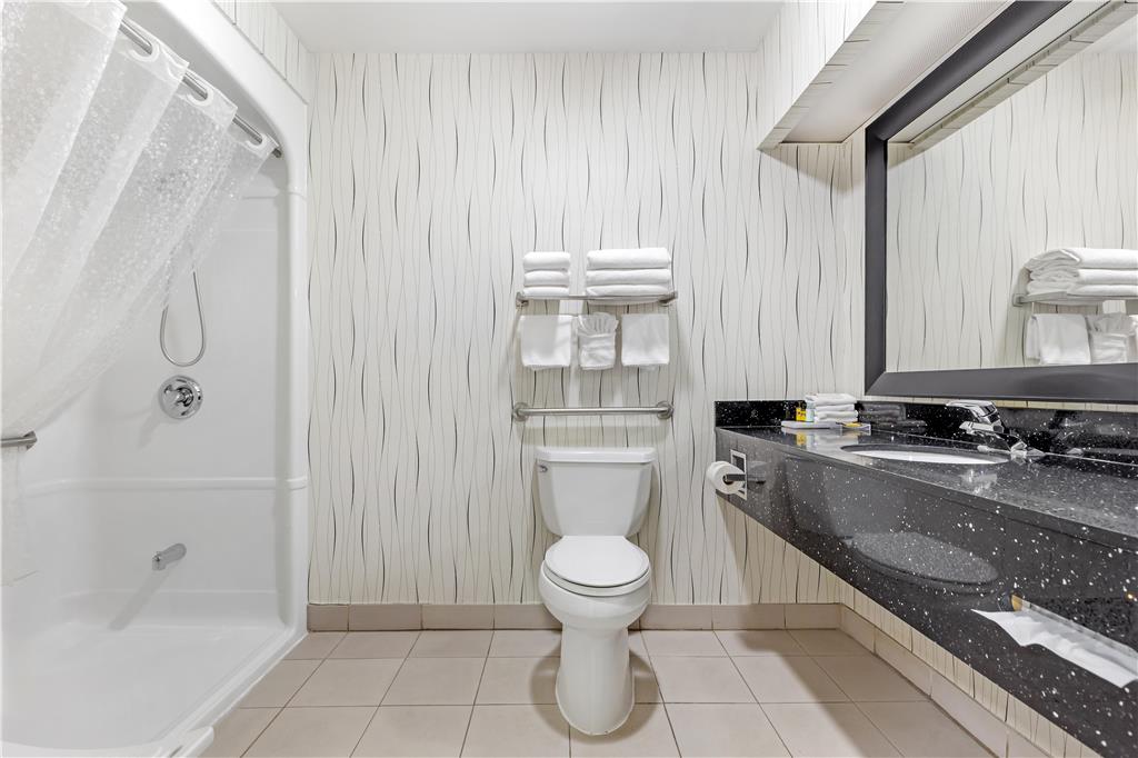 Фото Best Western Plus Travel Hotel Toronto Airport