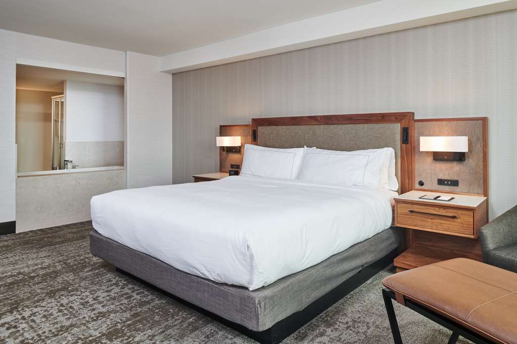 Фото DoubleTree by Hilton Fullerton