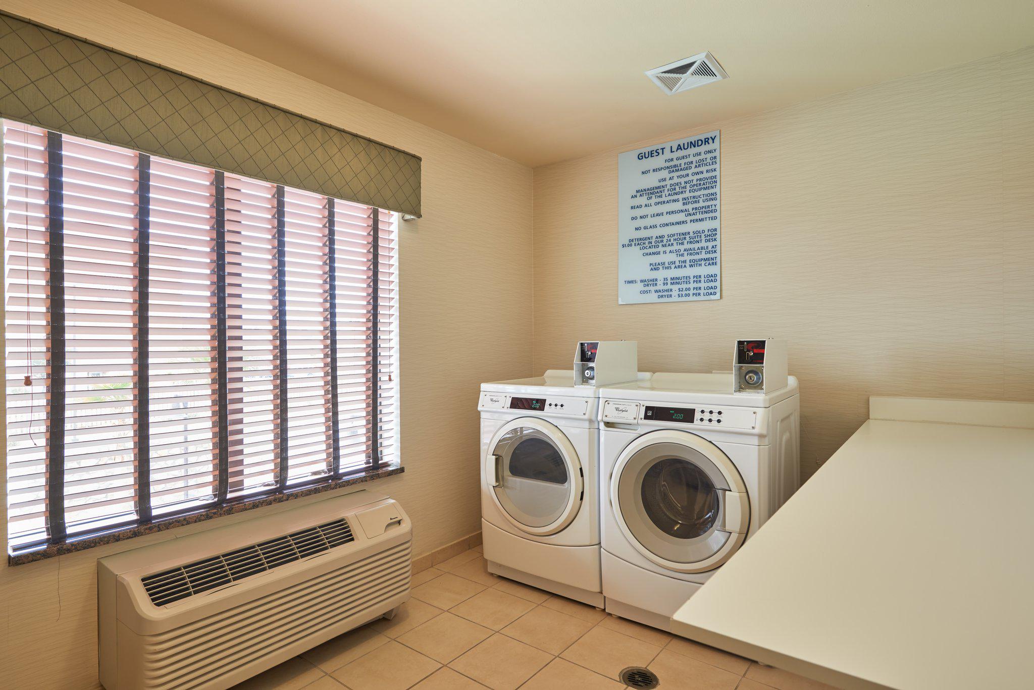 Фото Holiday Inn Express & Suites El Paso Airport Area, an Ihg Hotel