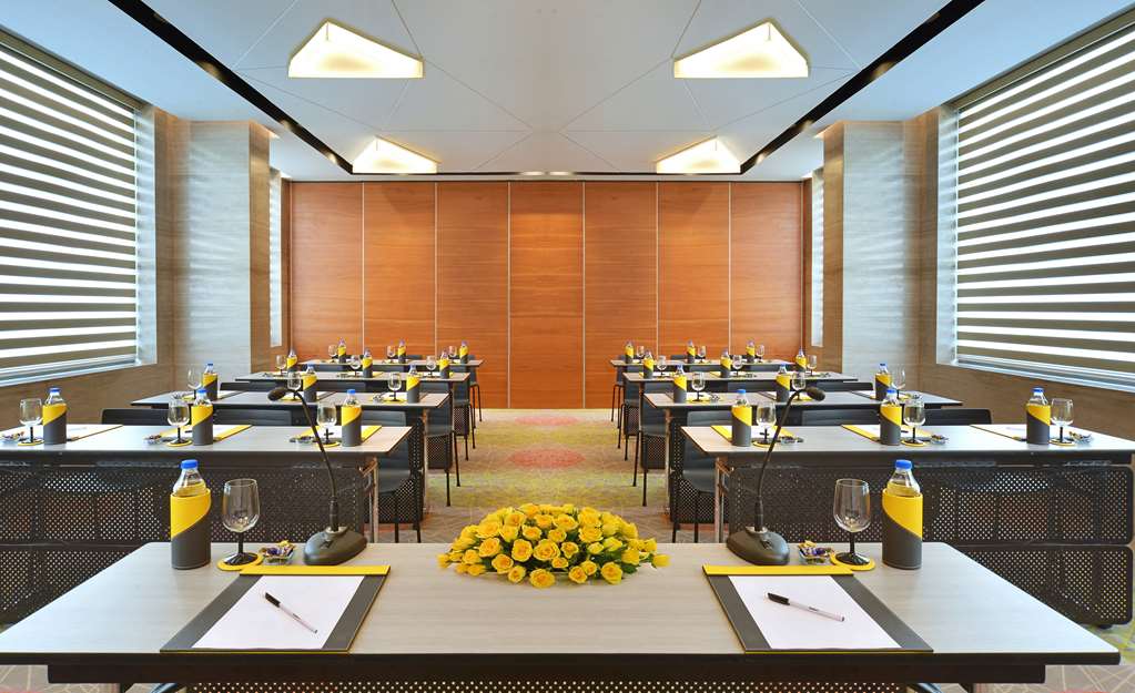 Фото Radisson Hotel Bengaluru City Center