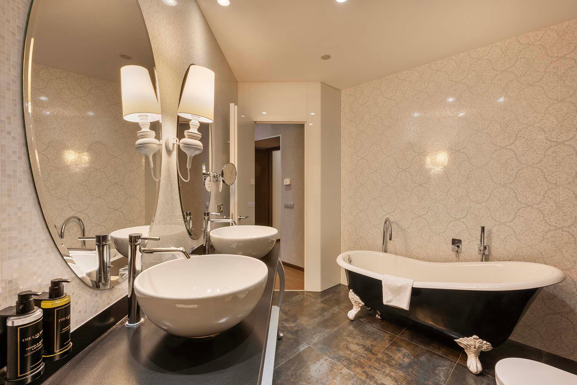 Фото Ikonik Parlament