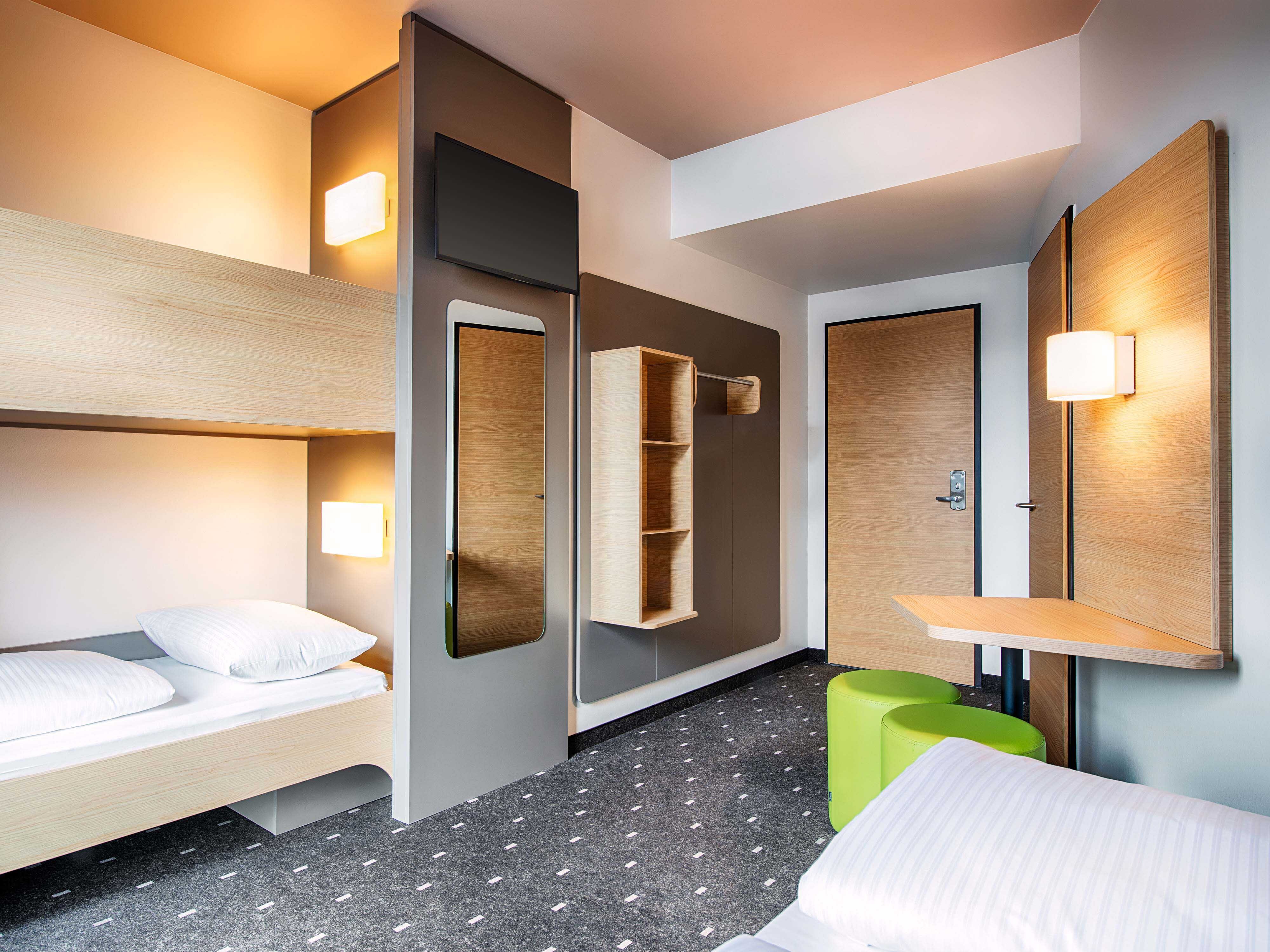 Фото B&b Hotel Stuttgart-Neckarhafen