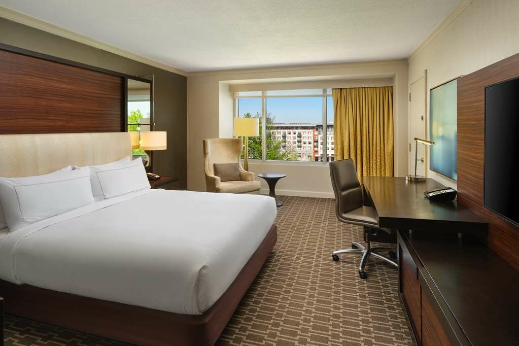 Фото Hilton McLean Tysons Corner