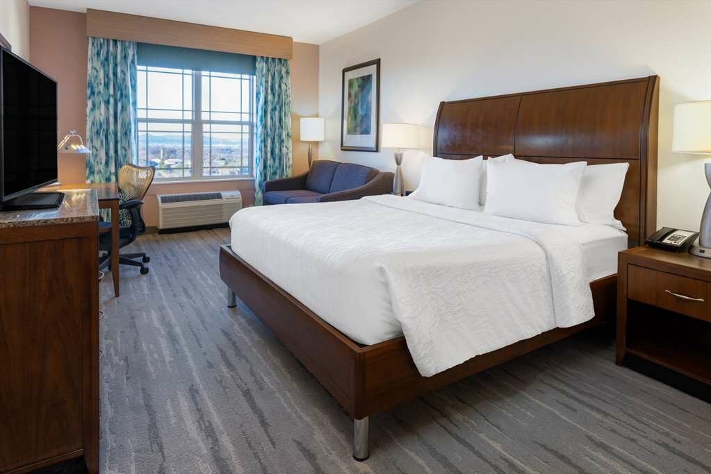 Фото Hilton Garden Inn Roanoke