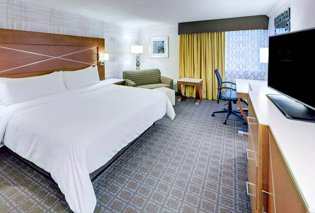 Фото DoubleTree by Hilton Madison Downtown