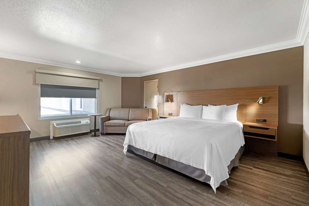 Фото Best Western Plus Newport Mesa Inn