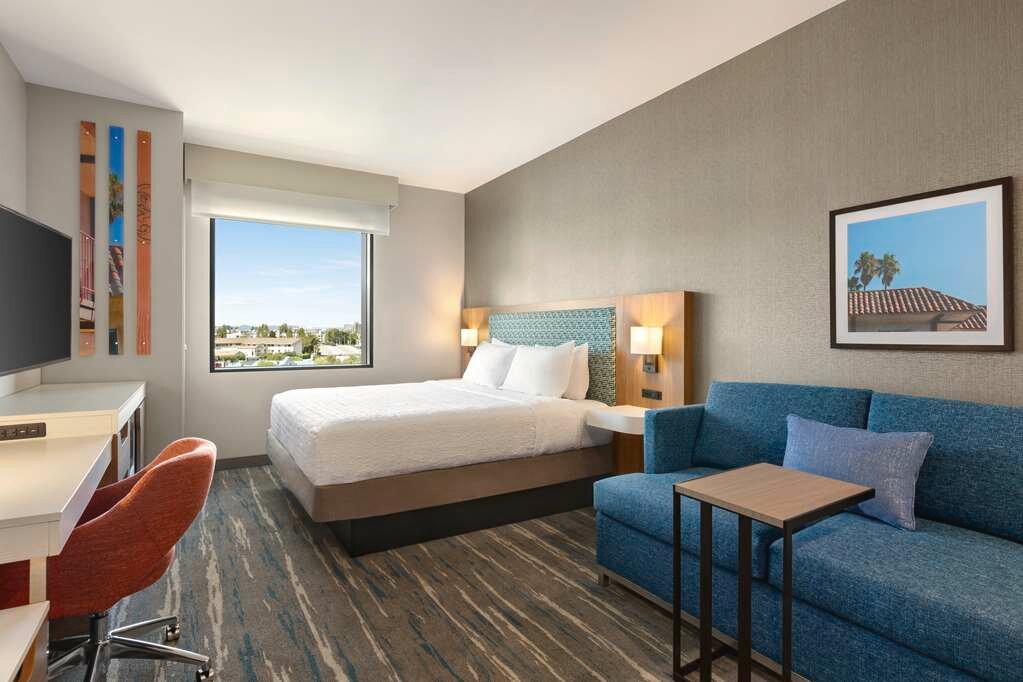 Фото Hampton Inn & Suites San Mateo-San Francisco Airport