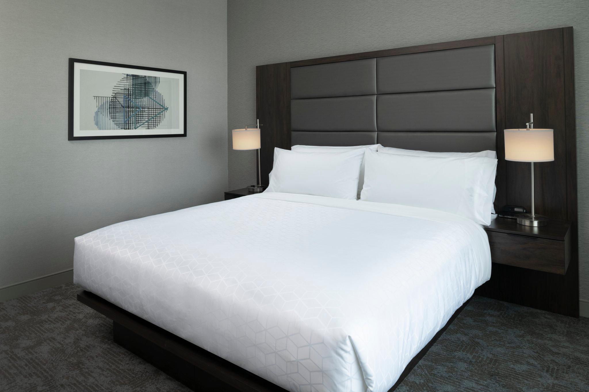 Фото Holiday Inn Express Boston Logan Airport - Revere, an Ihg Hotel