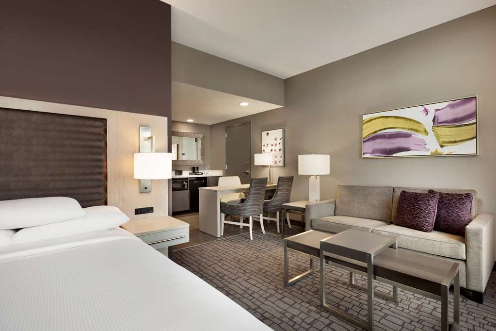 Фото Embassy Suites by Hilton Charlotte Uptown