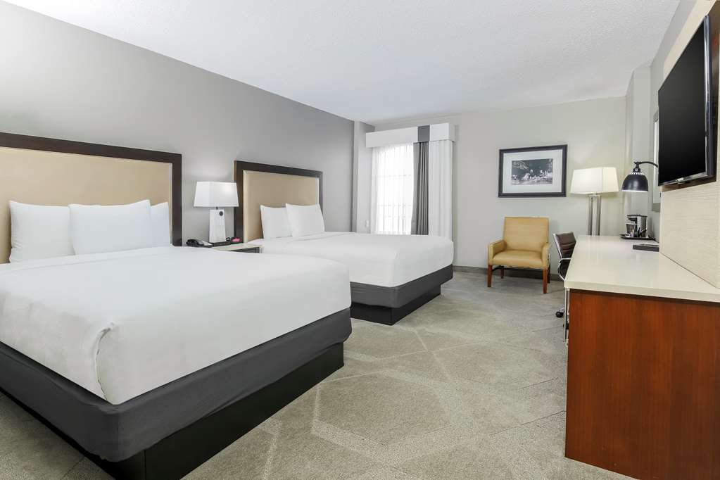 Фото DoubleTree by Hilton Austin - University Area
