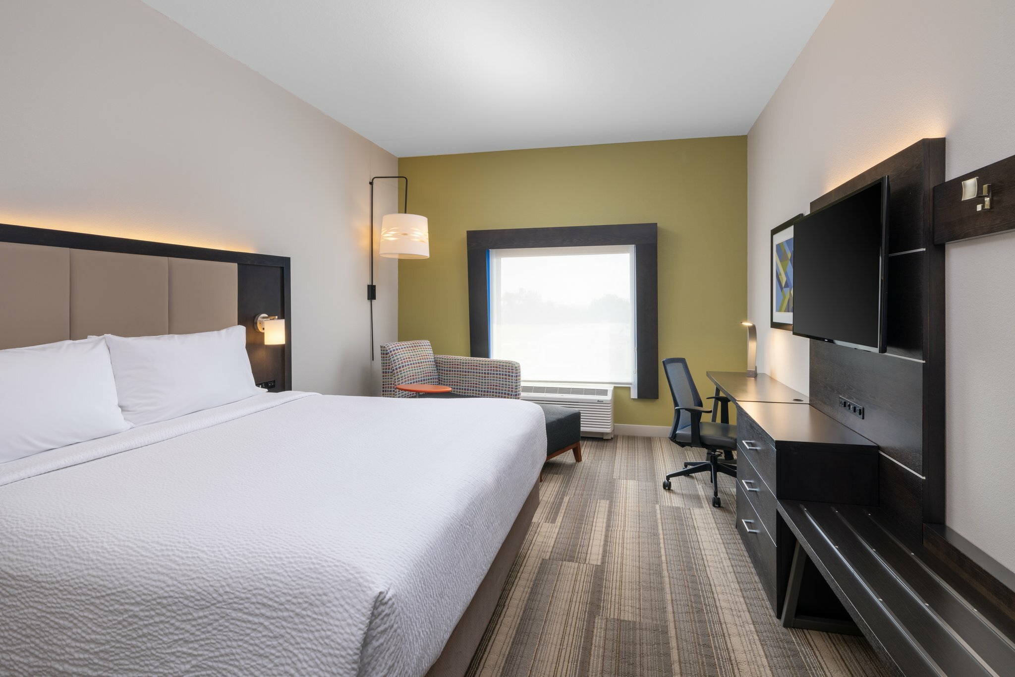 Фото Holiday Inn Express & Suites Lakeland South, an Ihg Hotel