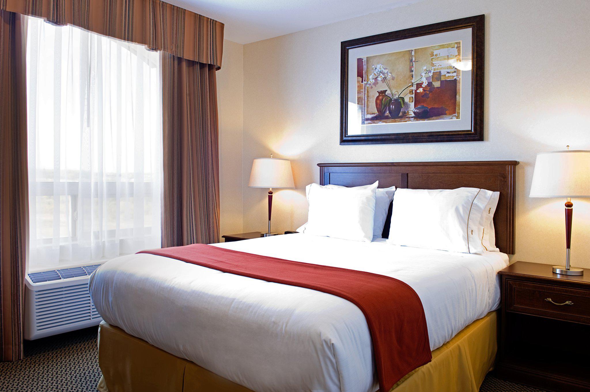 Фото Holiday Inn Express & Suites Drayton Valley