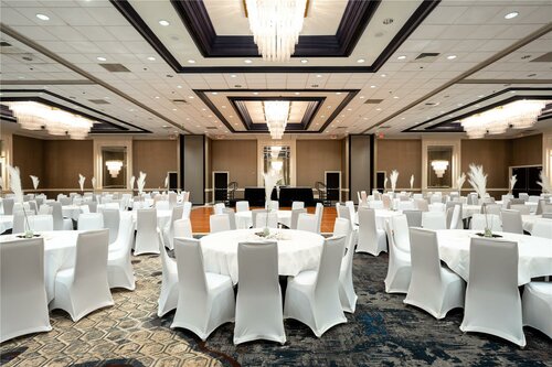 Гостиница Doubletree by Hilton Houston Hobby Airport в Хьюстоне