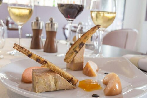 Гостиница Hôtel Les Platanes
