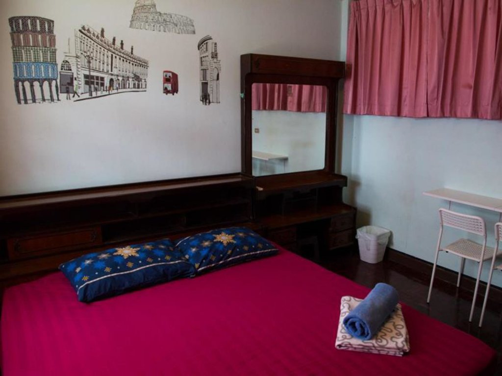 Фото Asoke Montri Hostel