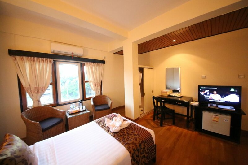 Гостиница Olympic Hotel в Янгоне