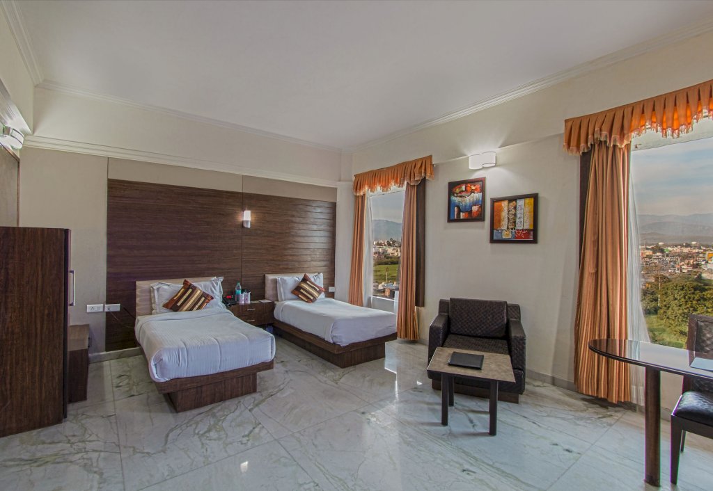 Фото The Solitaire