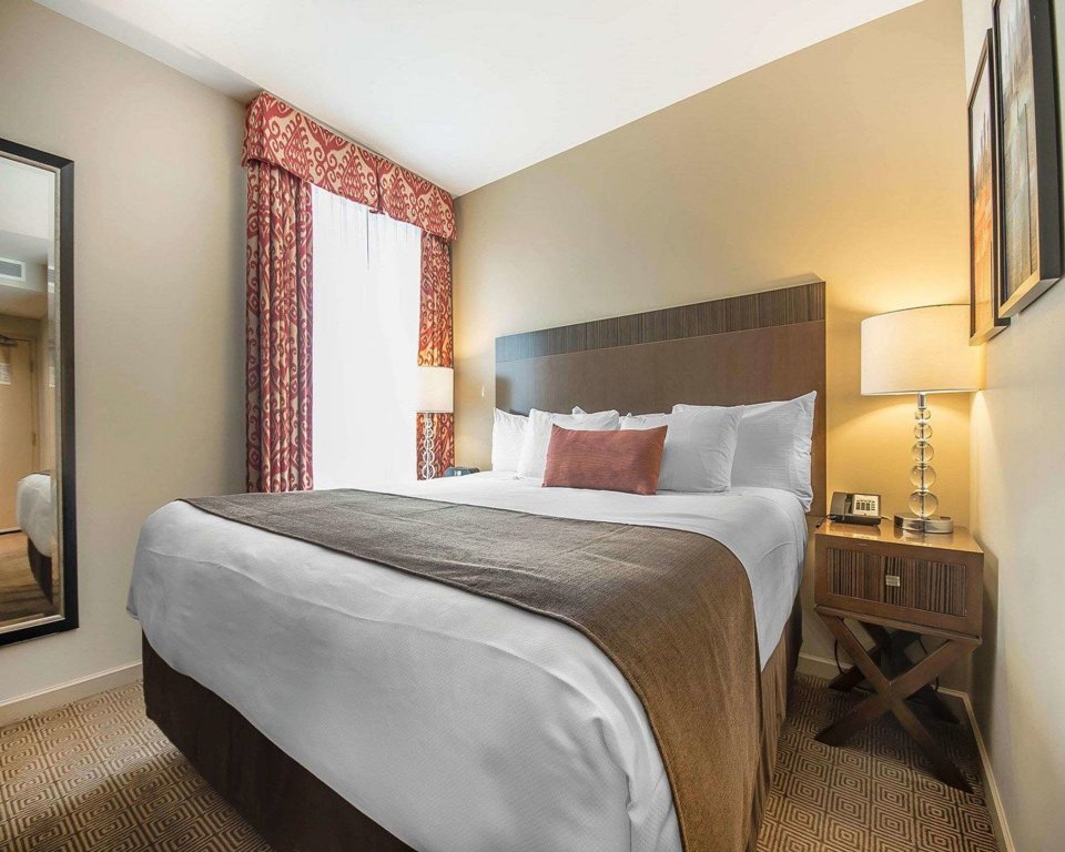 Фото Hotel Belmont Vancouver MGallery