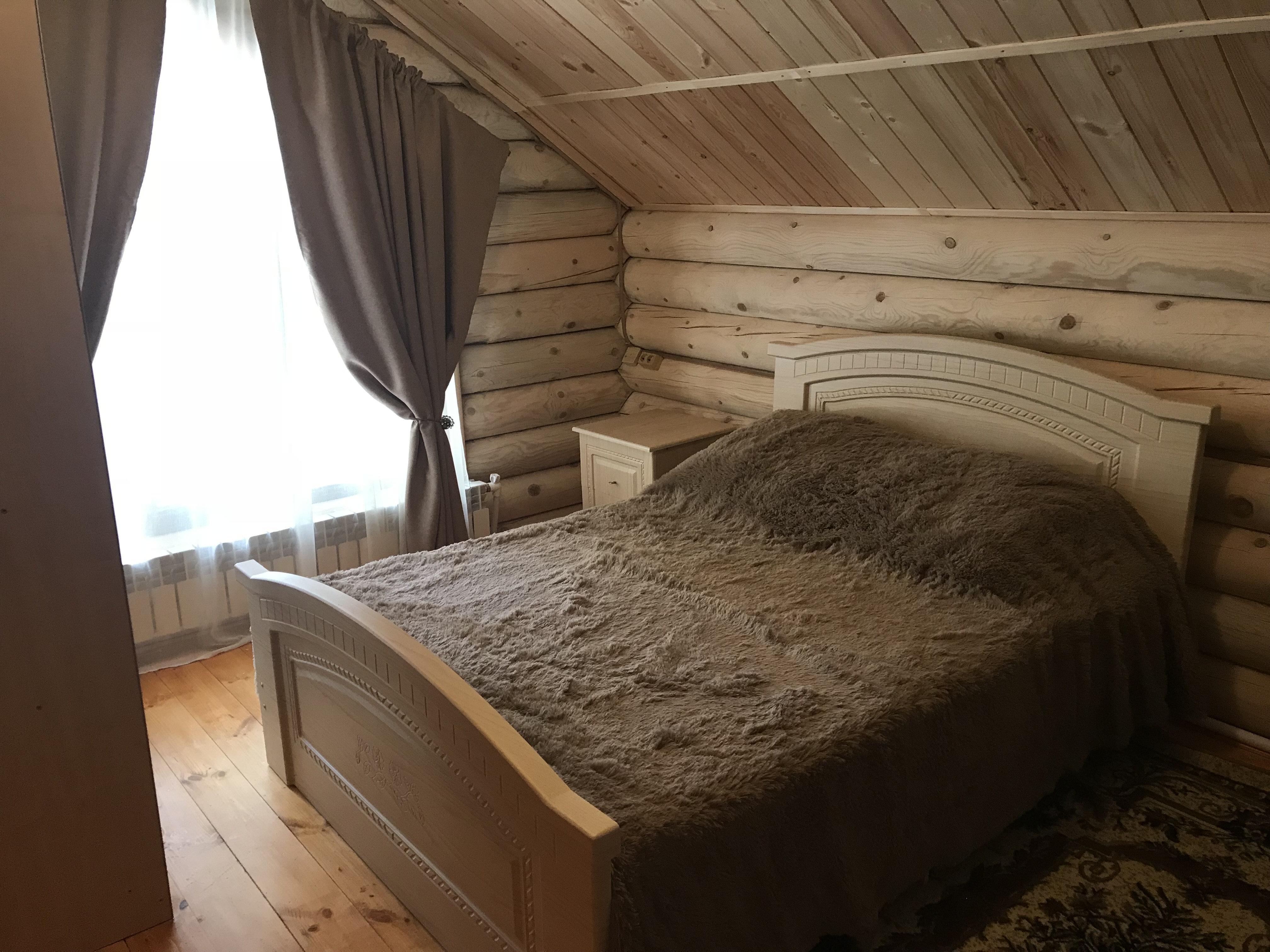 Фото Домик в лесу