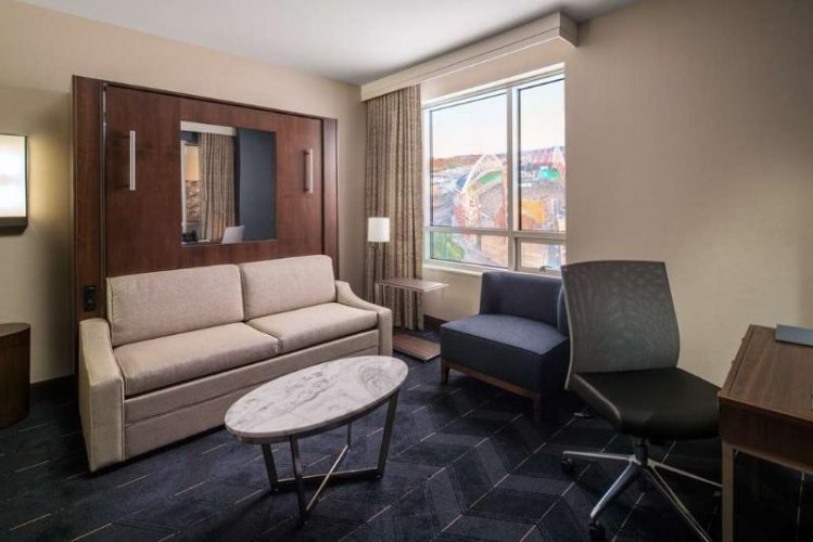 Фото Embassy Suites by Hilton Seattle Downtown Pioneer Square