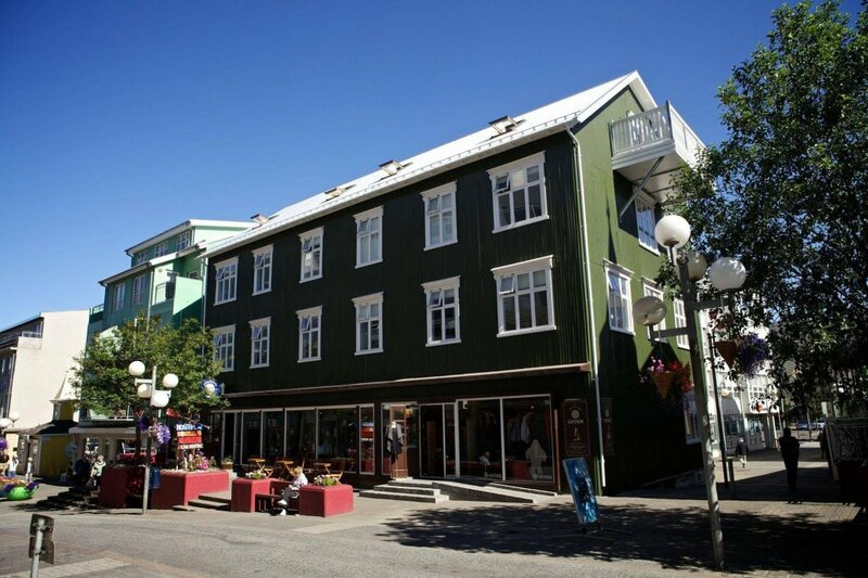 Гостиница Akureyri Downtown Apartments Hafnarstræti 100 в Акюрейри