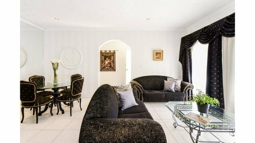 Гостиница Boutique Stays - Brighton Rose в Мельбурне