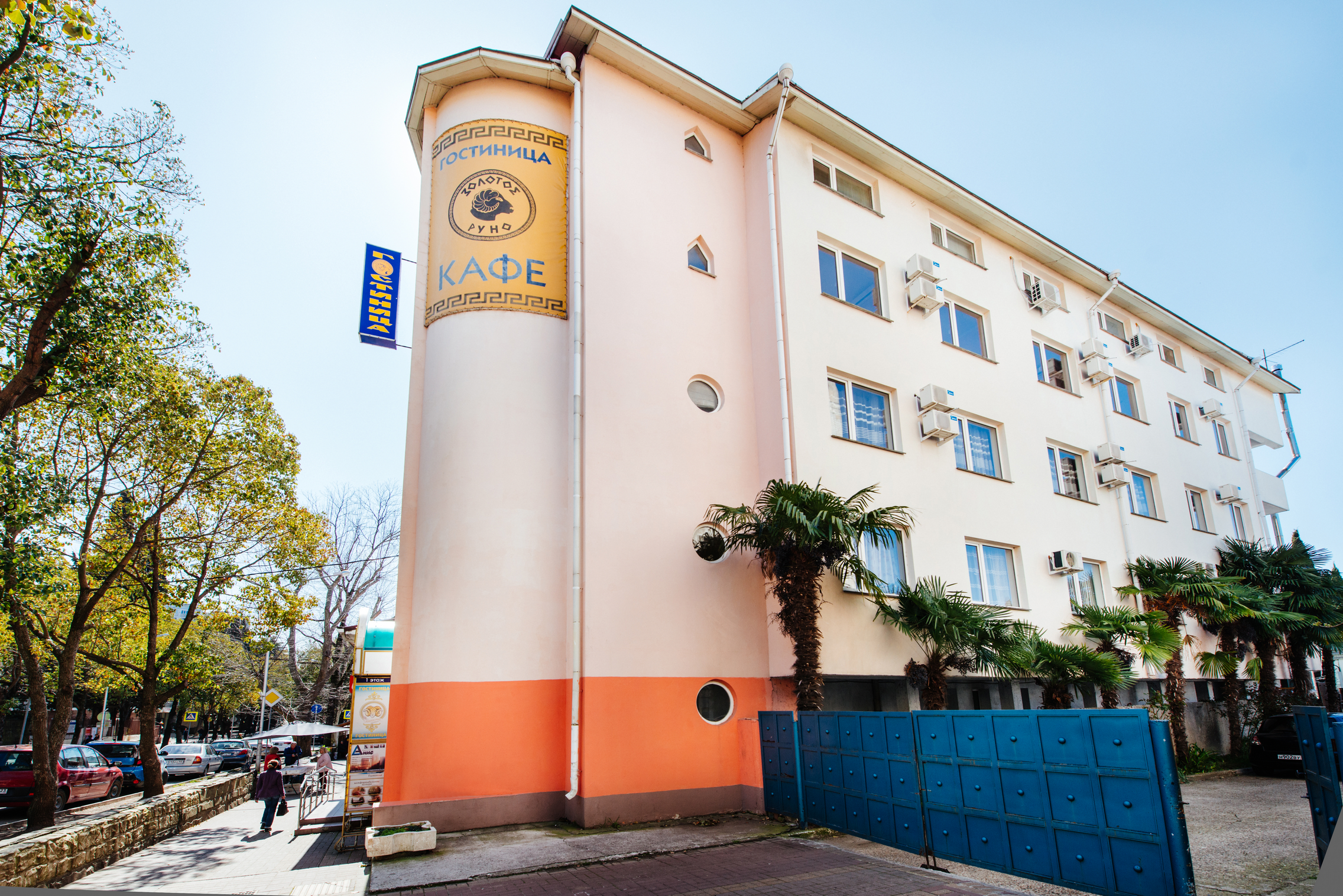 Фото отеля 1