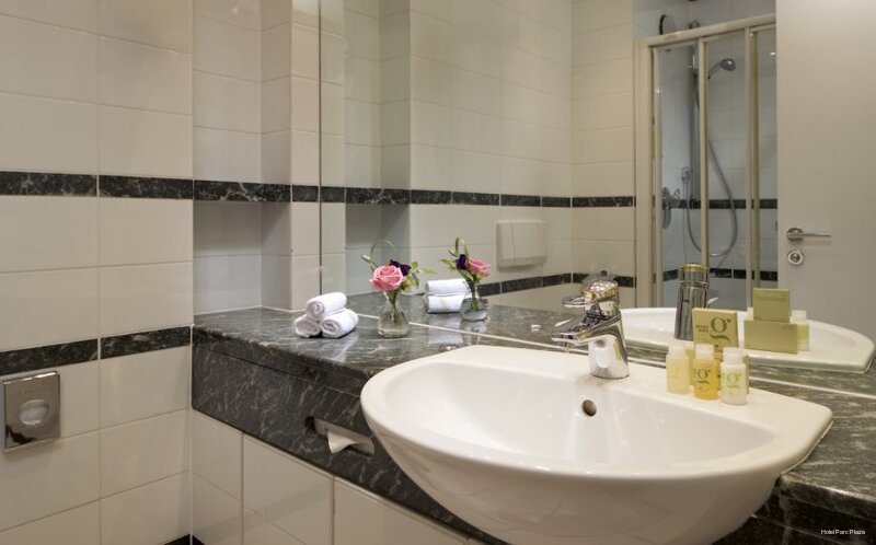 Фото Hotel Parc Plaza