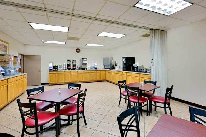 Фото Norwood Inn and Suites Worthington