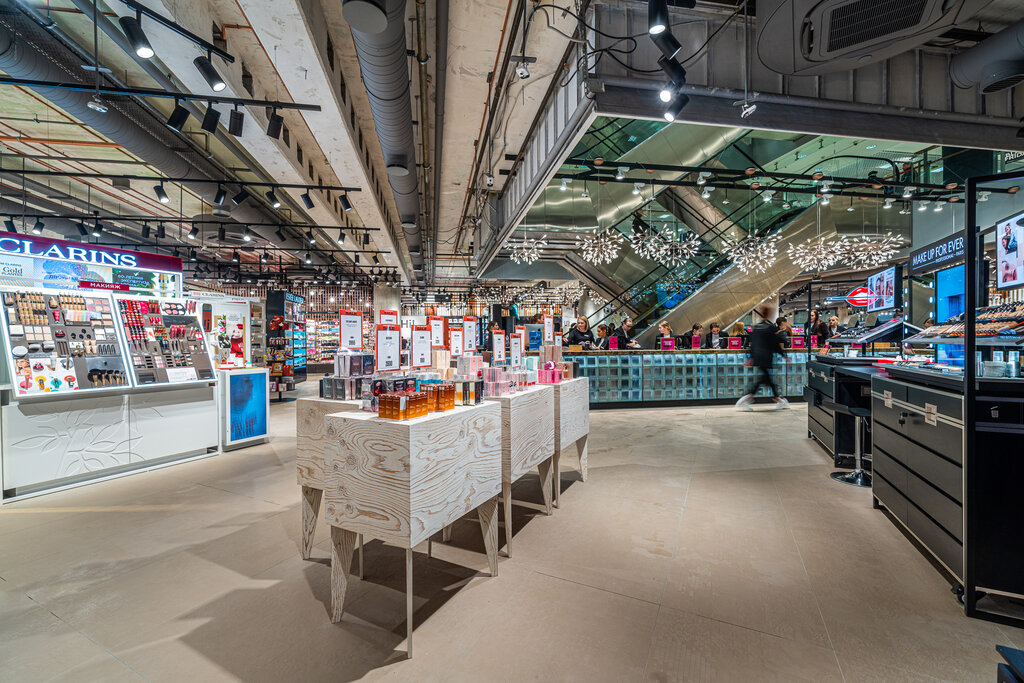 Perfume and cosmetics shop Zolotoe yabloko, Saint Petersburg, photo