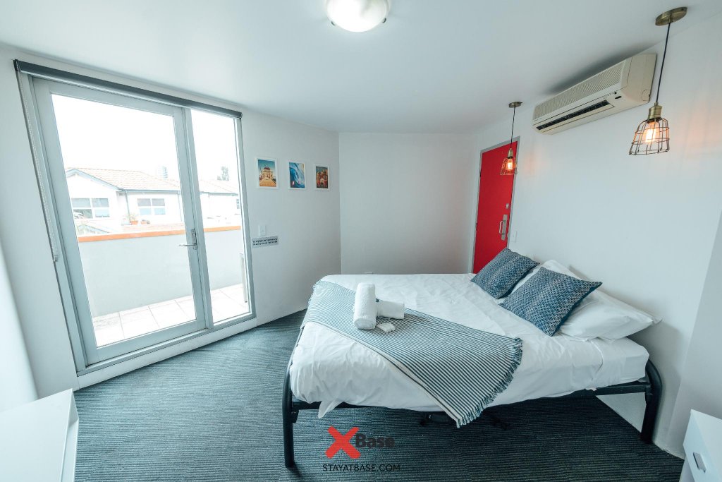 Фото Base Backpackers Melbourne Hostel