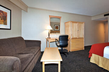 Фото Holiday Inn Express Edmonton D