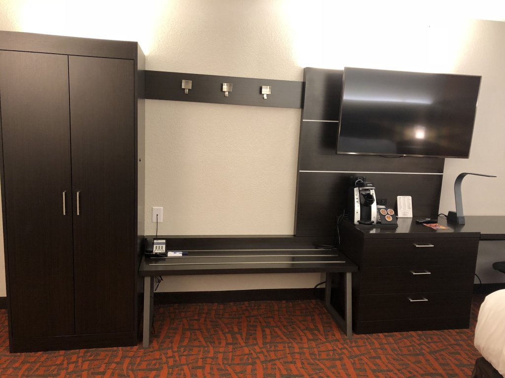 Фото Holiday Inn Express Metropolis, an Ihg Hotel