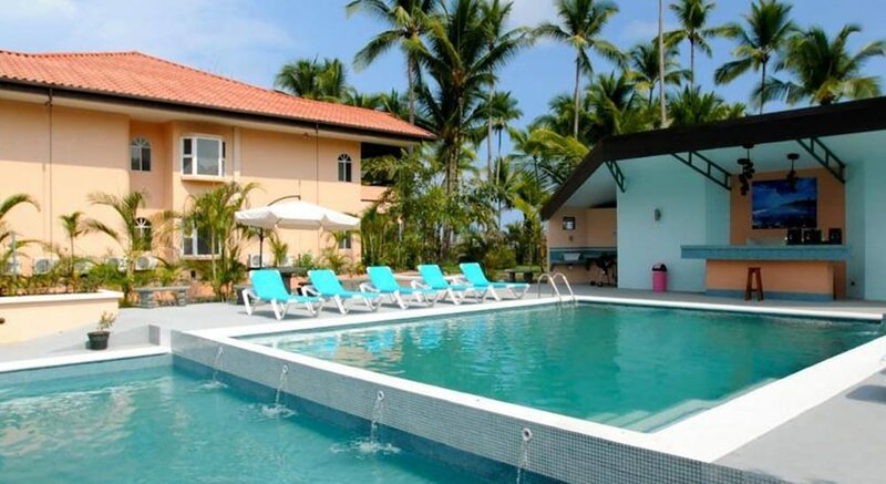 Гостиница Cocomar Beachfront Hotel and Island Resort