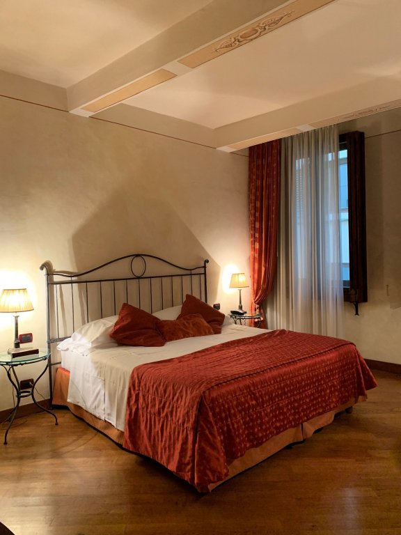 Фото In Piazza della Signoria - Residenza d'Epoca