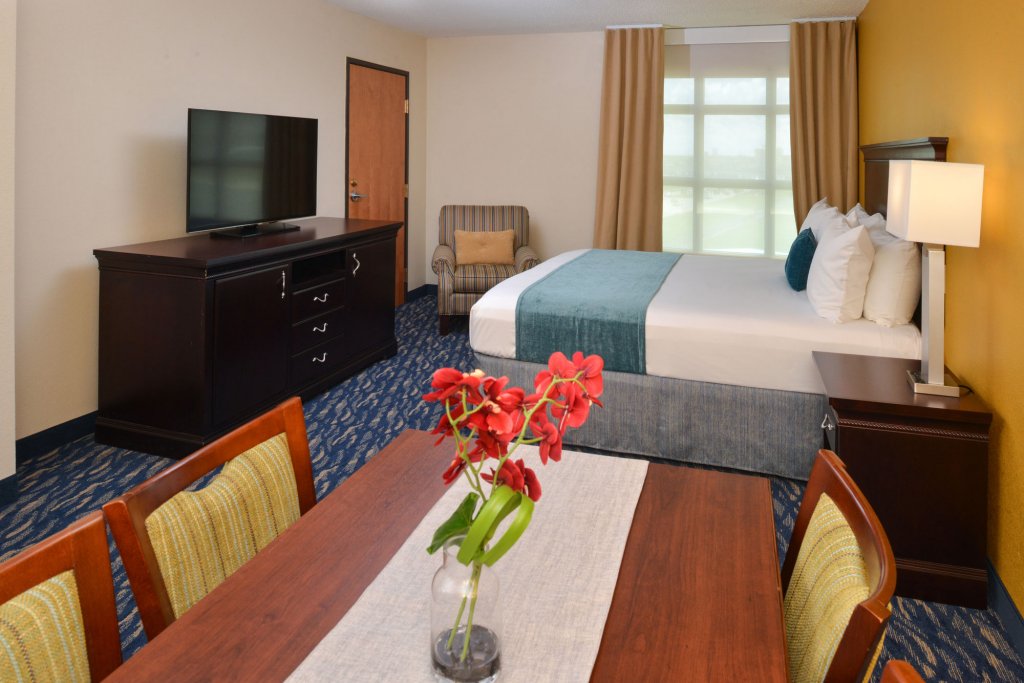 Фото Comfort Inn & Suites New Orleans Airport North