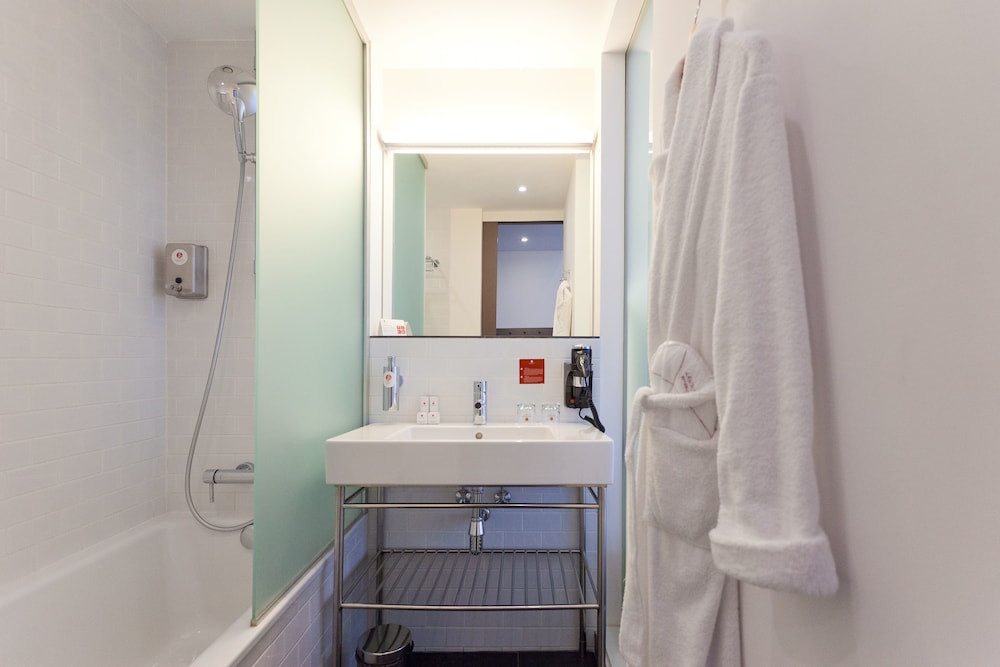 Фото Azimut Сити Отель Тульская Москва