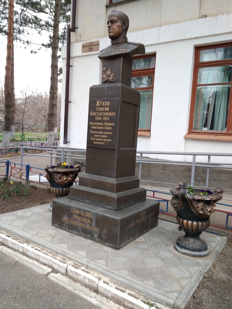 Жанровая скульптура Памятник Г. К. Жукову, Кропоткин, фото