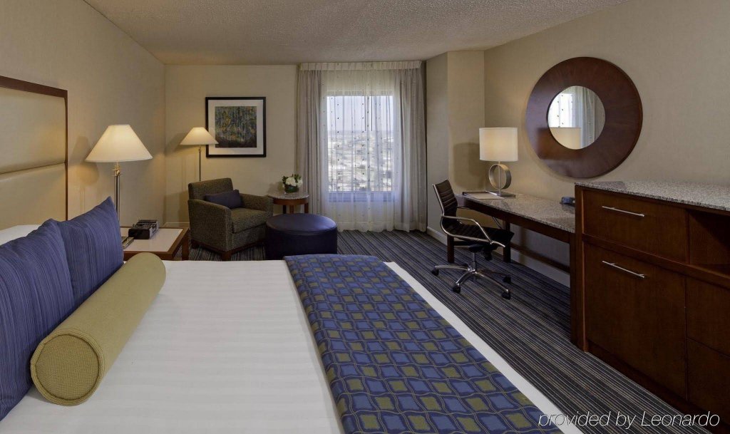 Фото Sheraton Kansas City Hotel at Crown Center