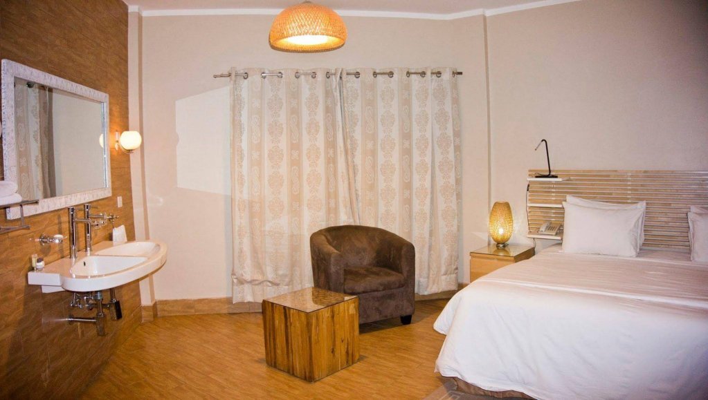 Фото Tropical Enclave Hotel