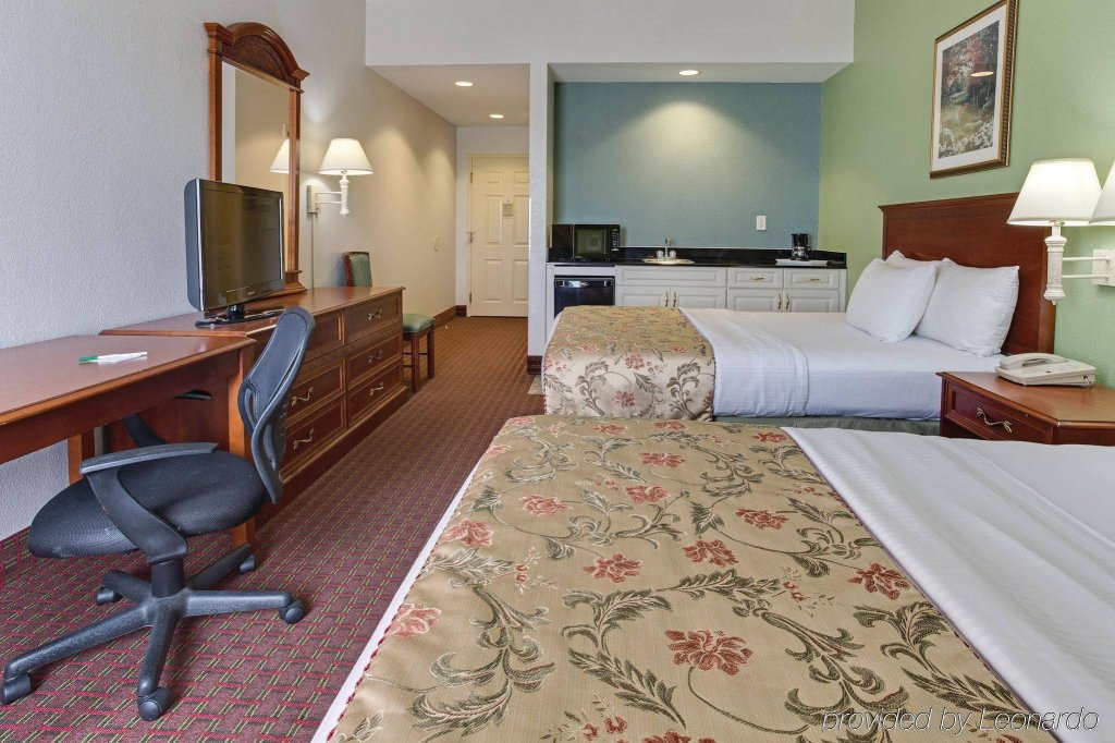 Фото La Quinta Inn & Suites by Wyndham Tampa Bay Area-Tampa South