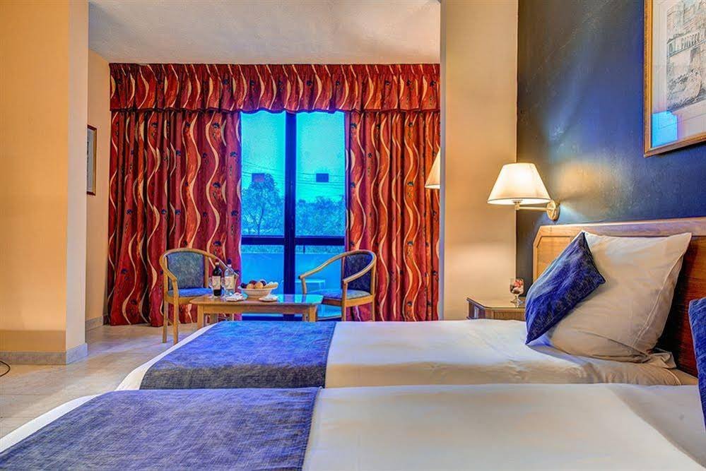 Фото Coastline Hotel